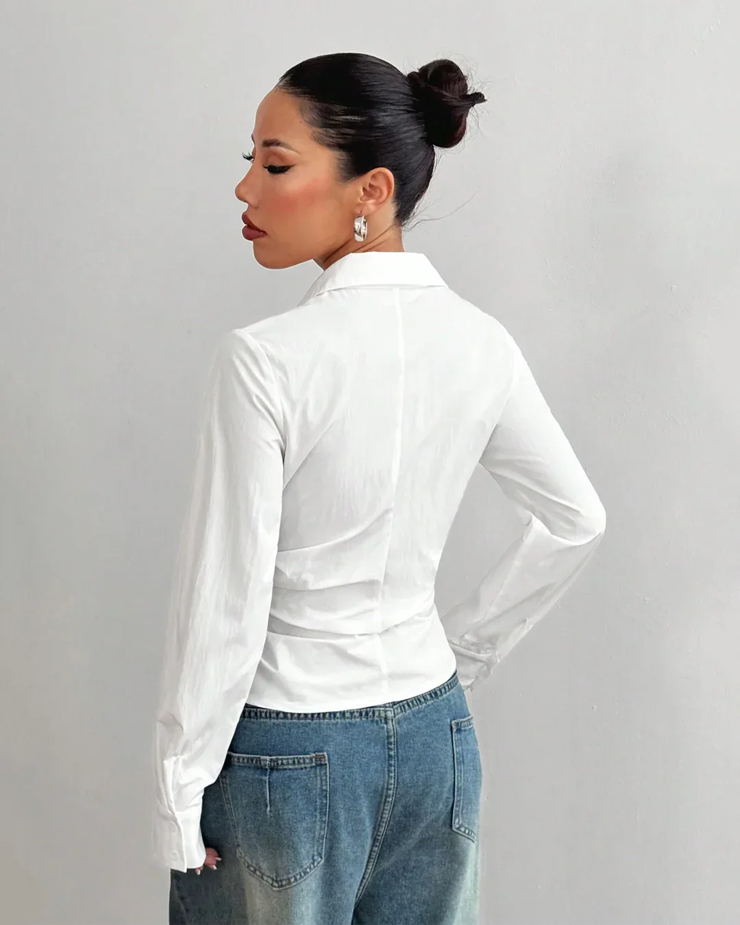 Asymmetric Hem Fitted White Shirt Top - Image 3