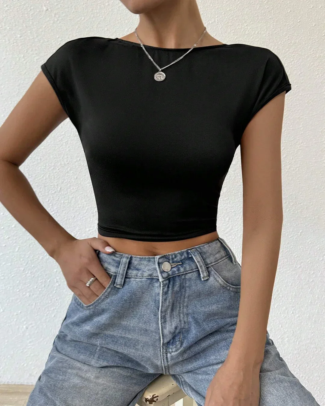 Black Cap Sleeve Crop Top - Image 2