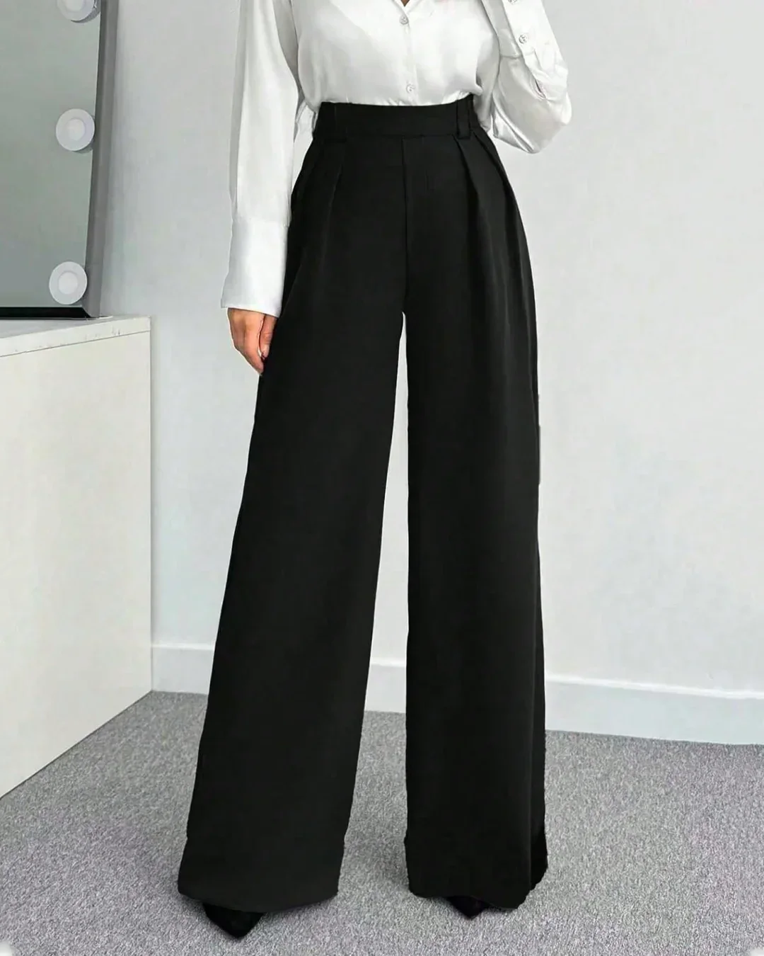 Black High-Waist Pleated Wide-Leg Flowy Trousers - Image 3