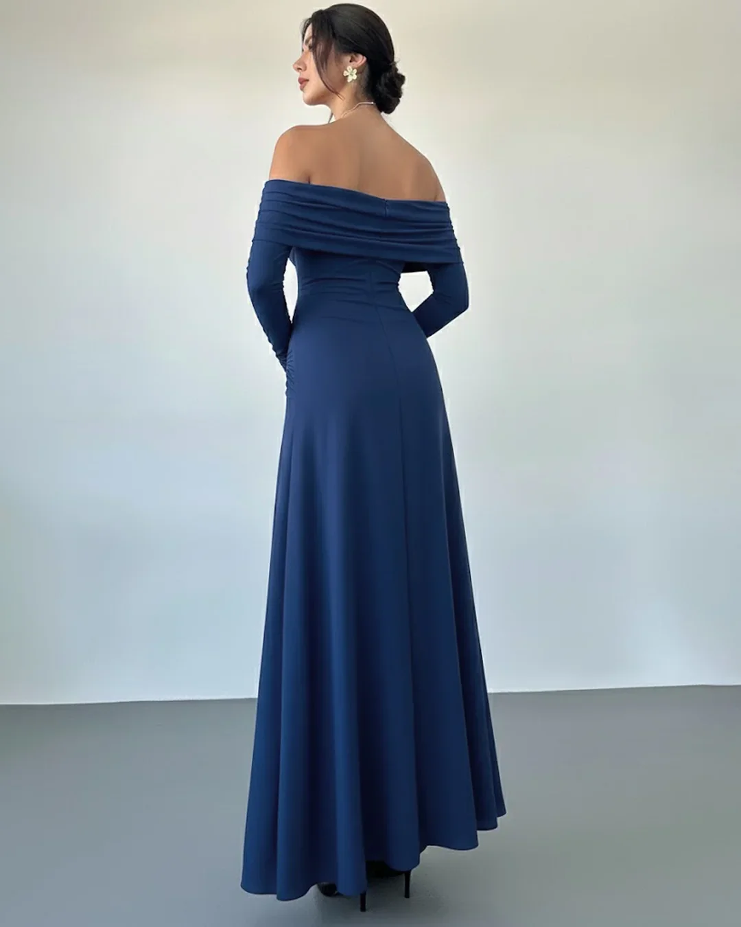 Blue Off-Shoulder Ruched Waist A-Line Twist Maxi Dress - Image 4