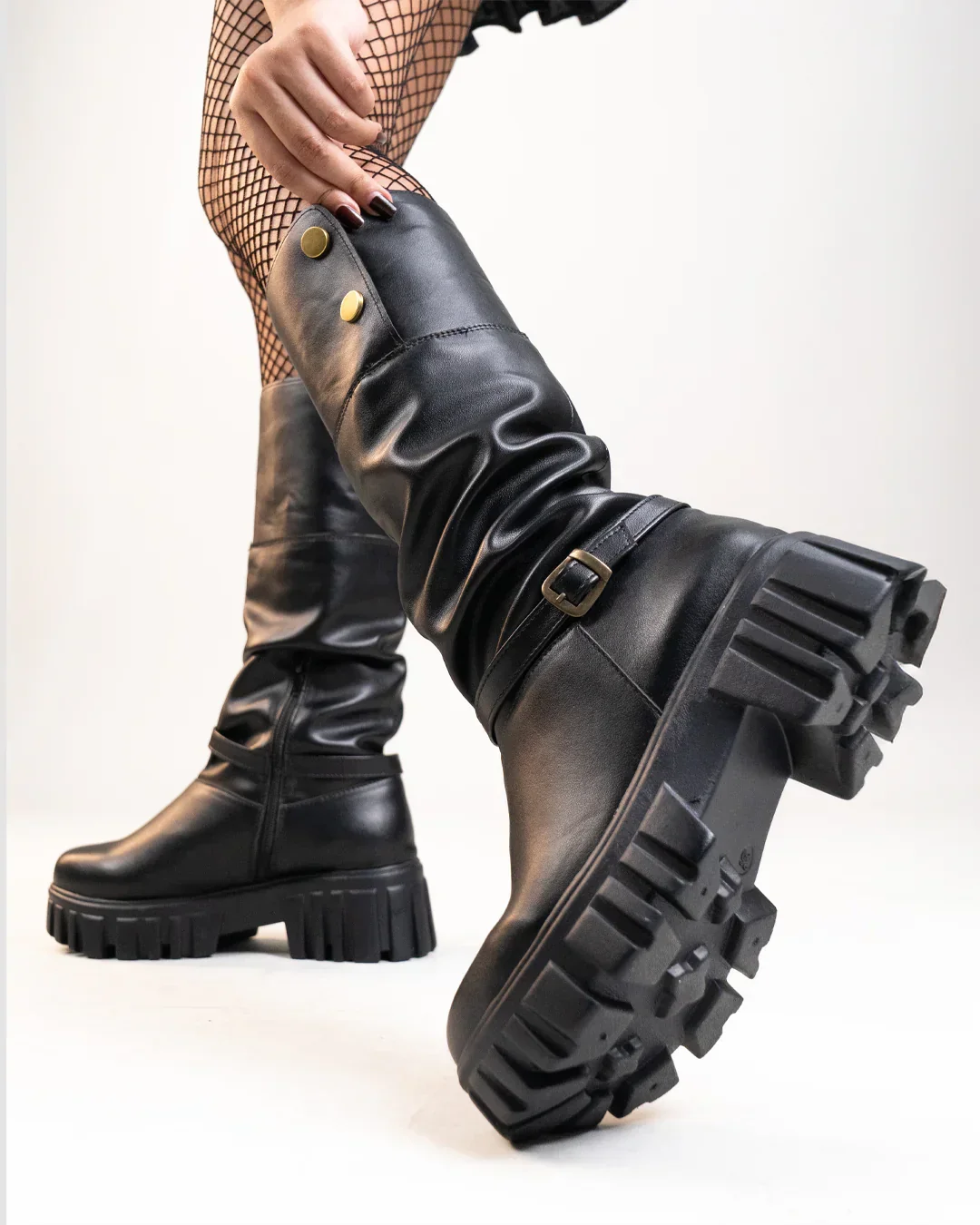 Chunky Platform Round Toe Knee High Boots in Black - Image 5