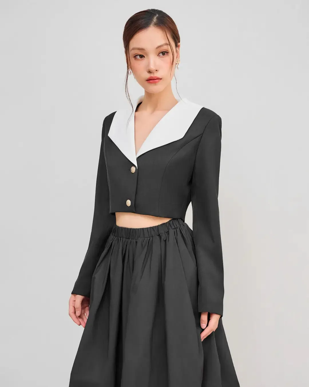 Contrast Collar Cropped Blazer in Black & White - Image 4