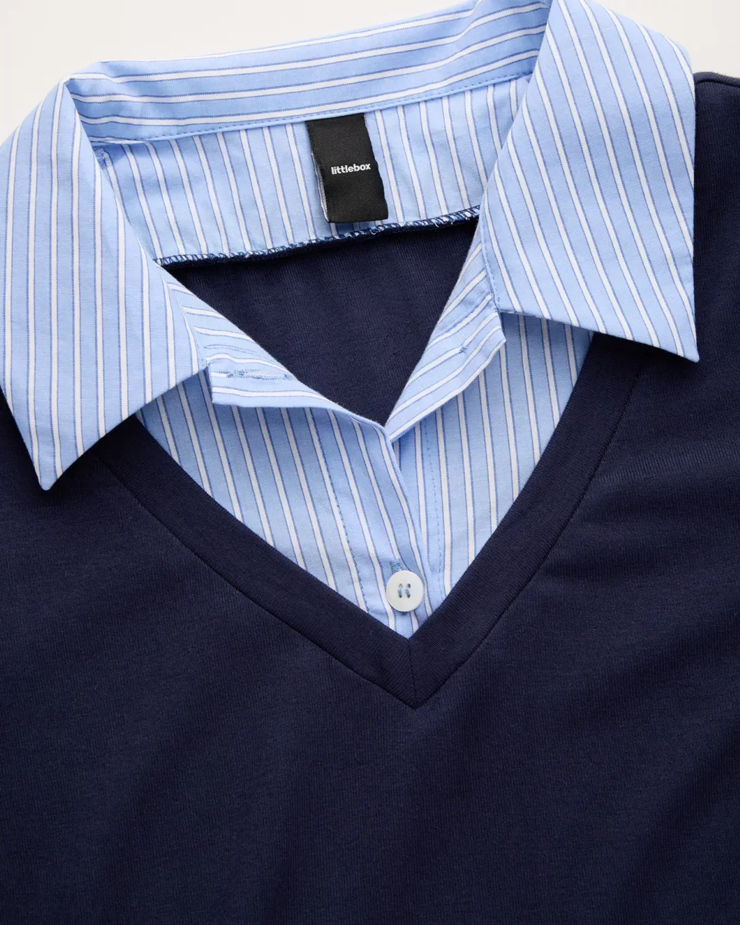 Contrast Collar V-Neck Knit Fitted Top in Navy Blue Curve & Plus - Image 4
