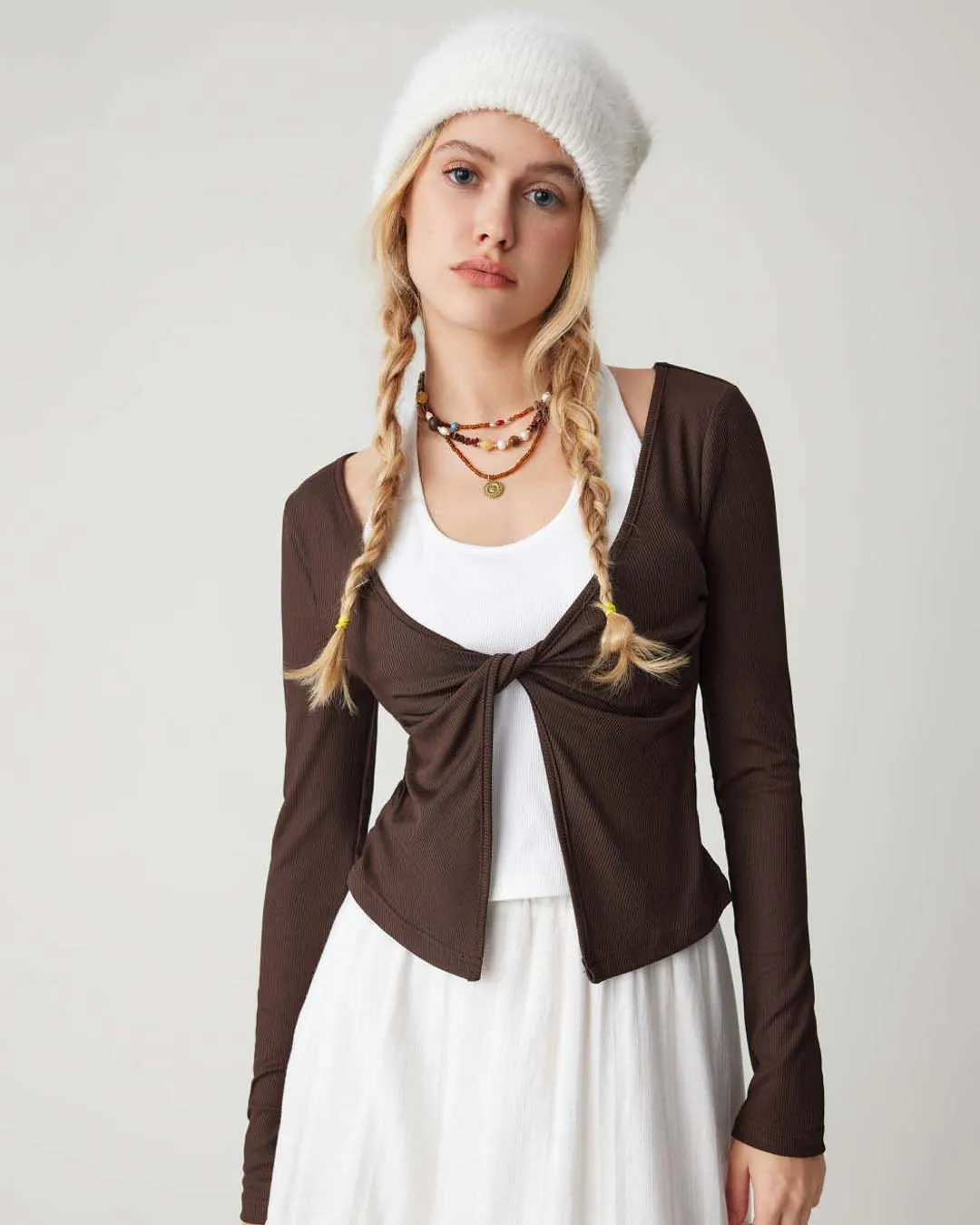 Contrast Color Front Knot Ribbed Top in Chocolate Brown And White - Image 3