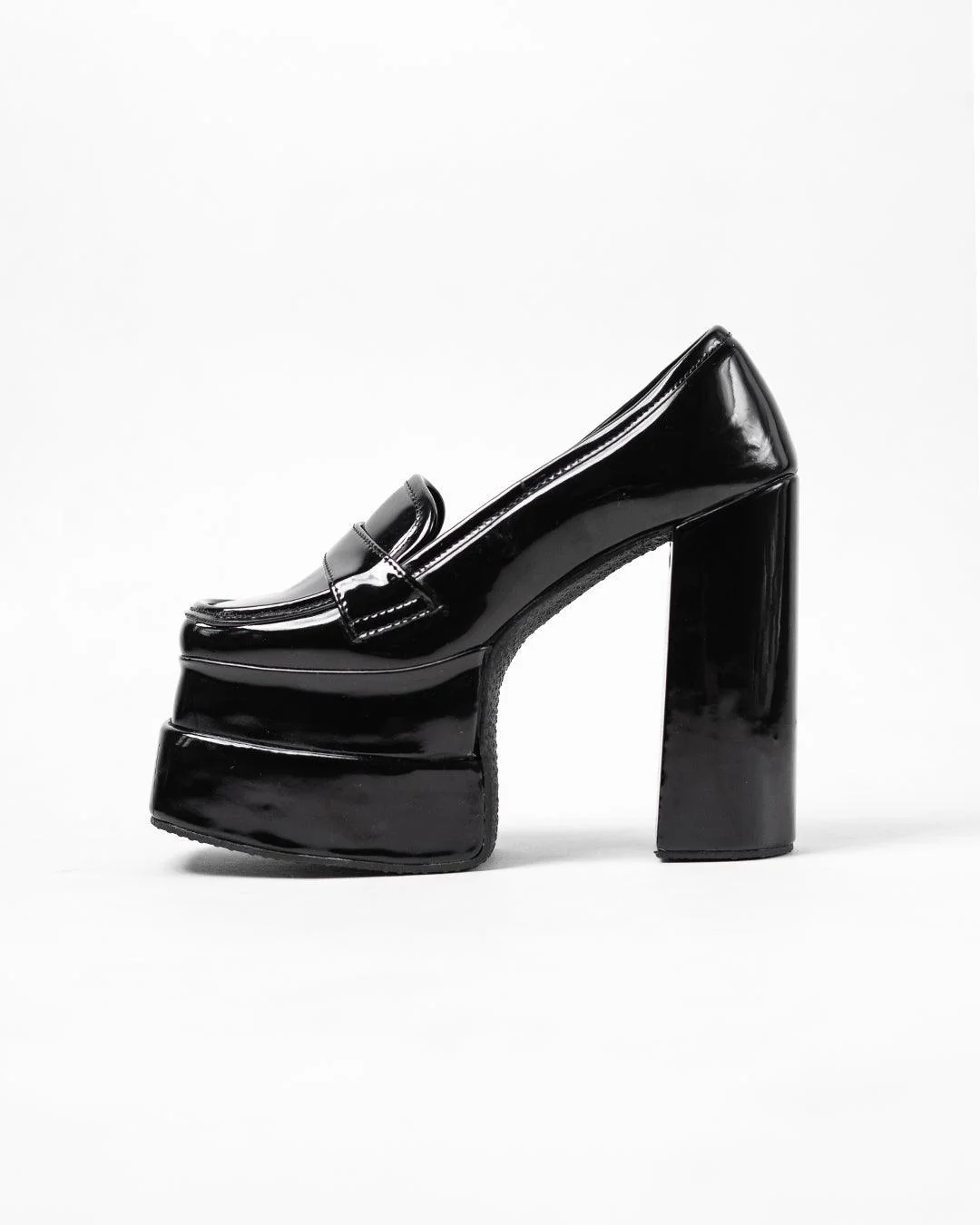 Cool Girl Aesthetics Runway Inspired Black Shoe In Black - Image 5