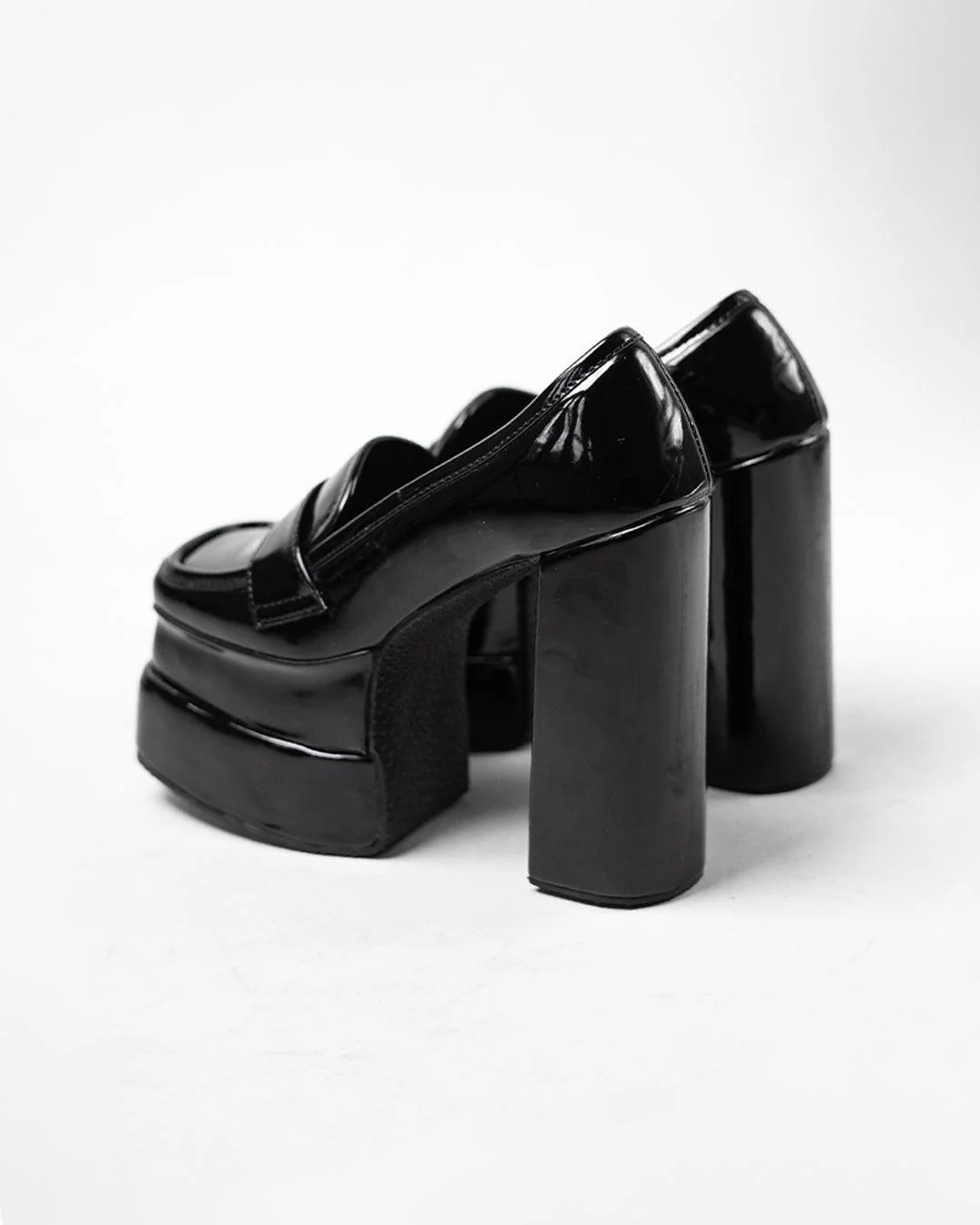 Cool Girl Aesthetics Runway Inspired Black Shoe In Black - Image 6