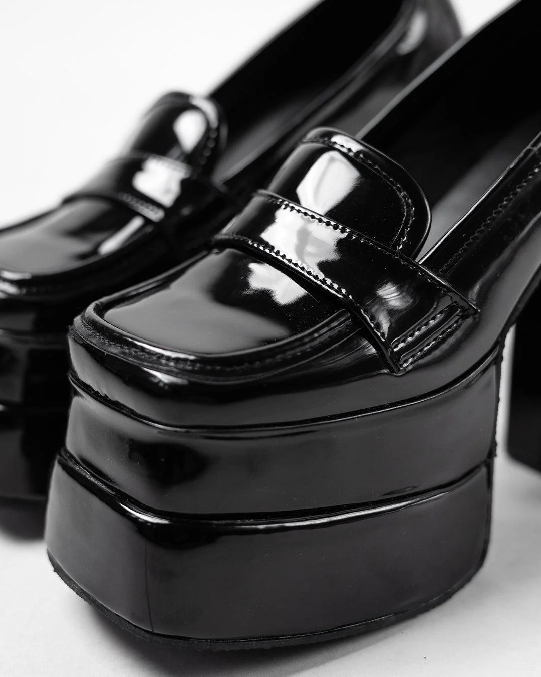 Cool Girl Aesthetics Runway Inspired Black Shoe In Black - Image 7