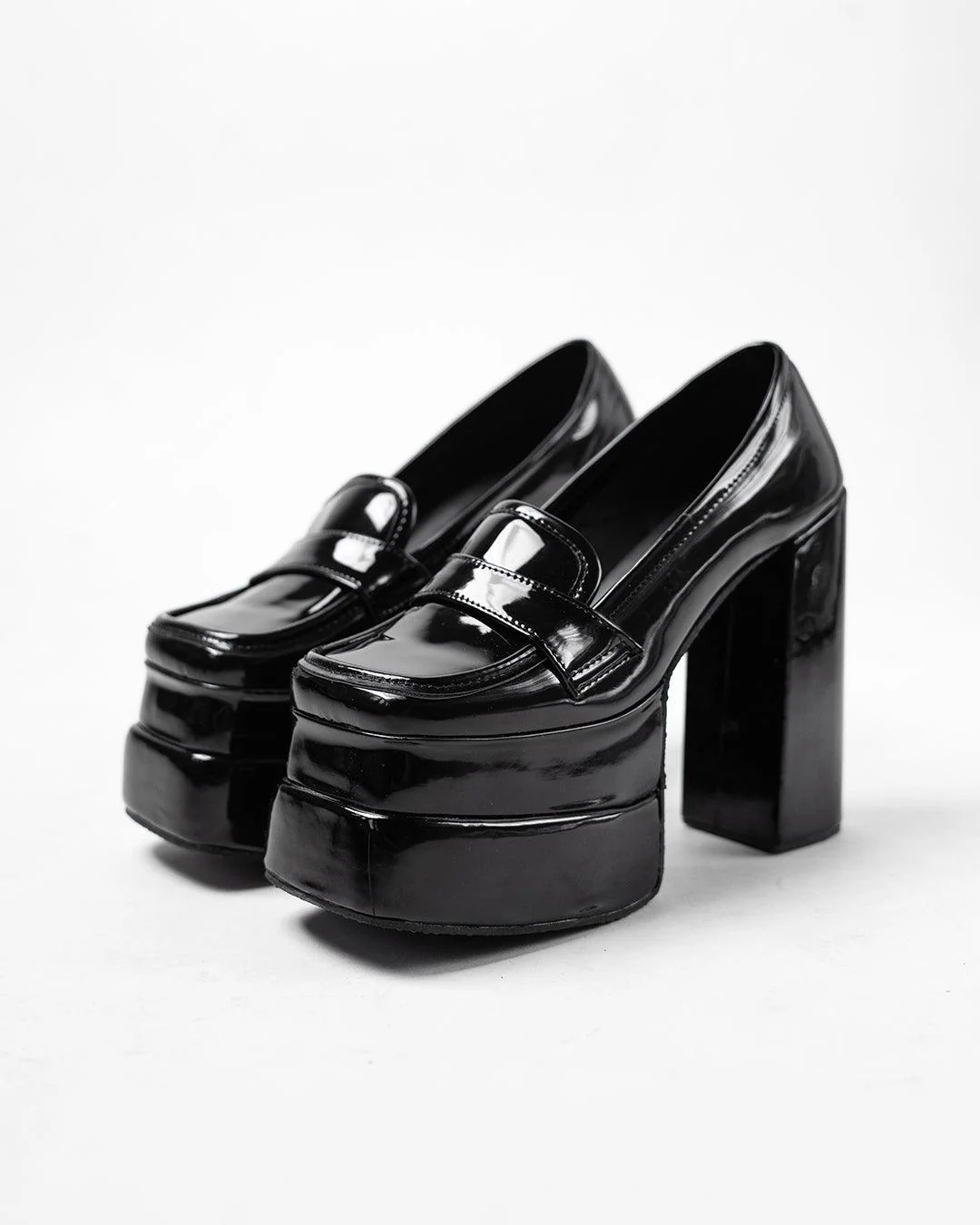 Cool Girl Aesthetics Runway Inspired Black Shoe In Black - Image 8
