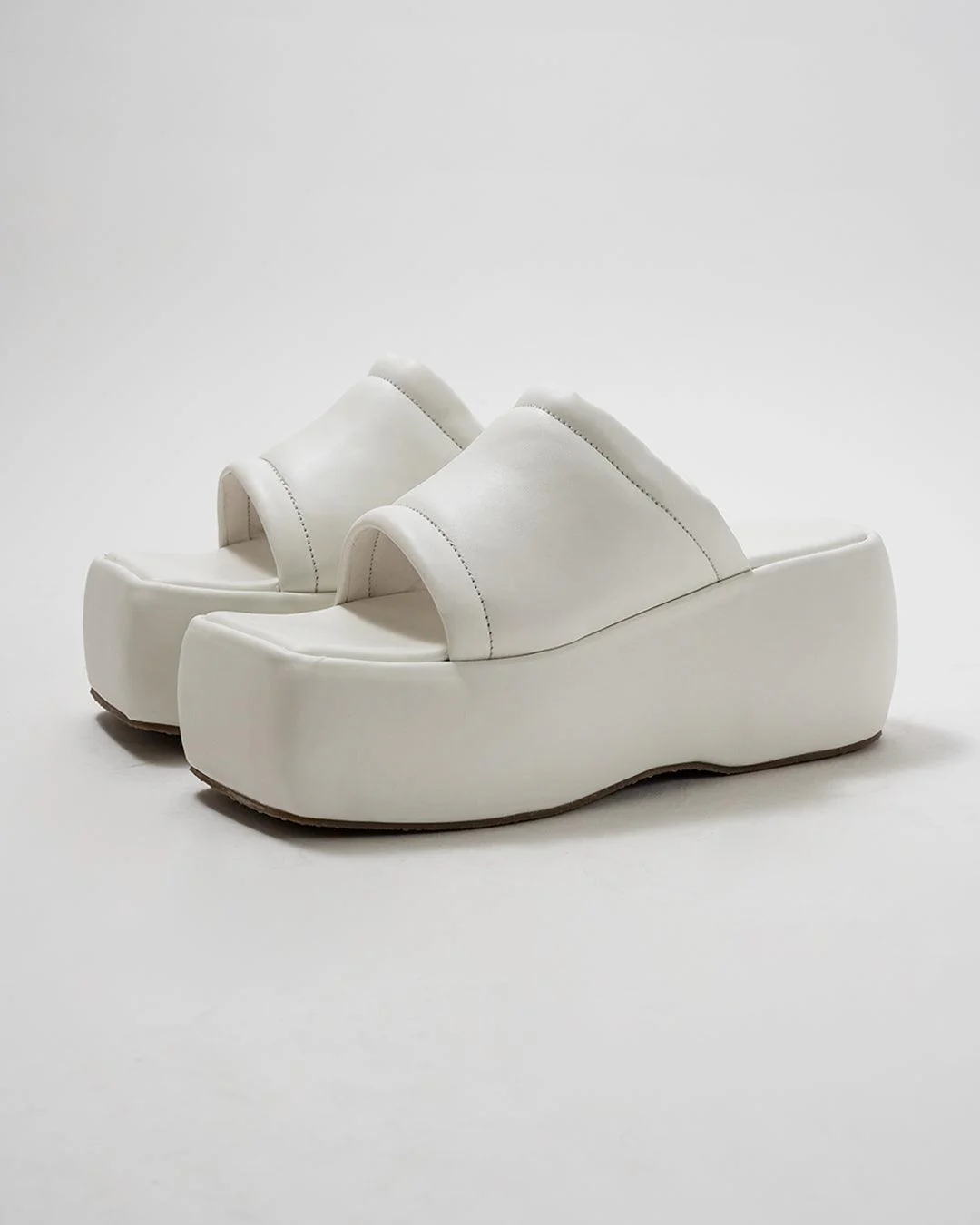 Vintage Vibe City Girl white Platforms - Image 4