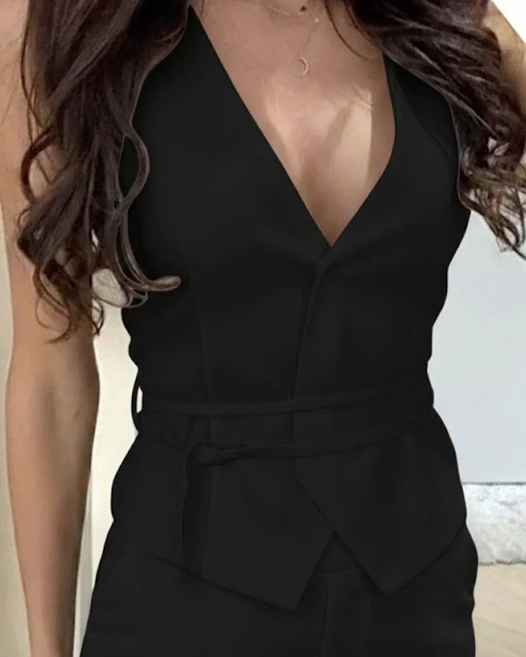 Deep V-Neck Slim Fit Peplum Hem Sleeveless Top in Black - Image 2