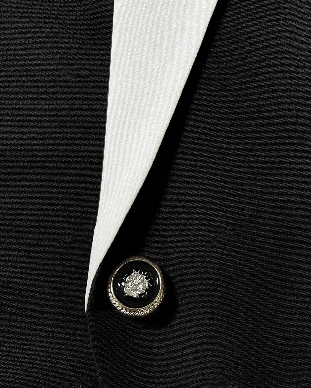 Elegant Blazer With Contrasting Collar And Long Sleeves - Image 3