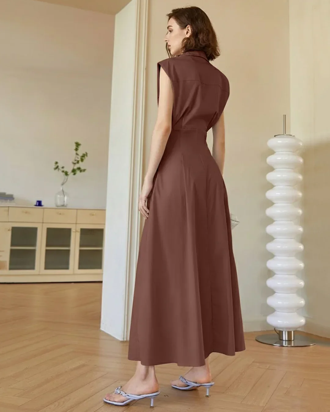 Elegant Collared Sleeveless Midi Dress in Brown - Image 3