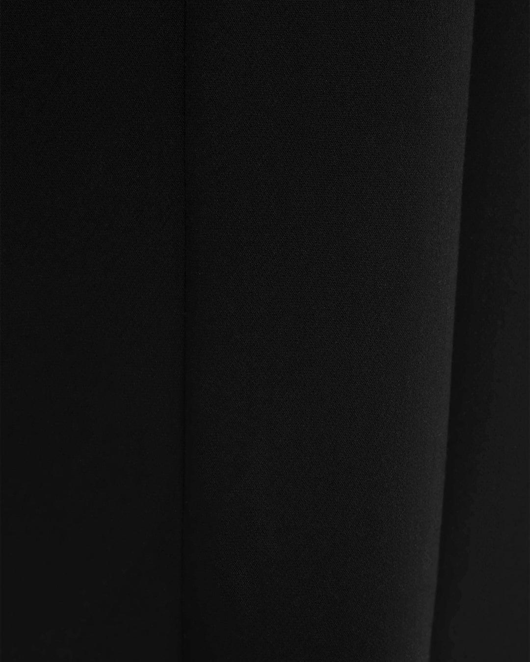 Black Midi Dress With Fitted Puff Sleeves - Image 5