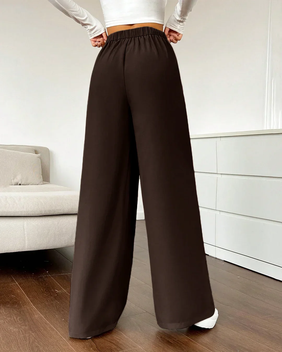 High-Rise Wide-Leg Trousers with Pockets in Coco - Image 4