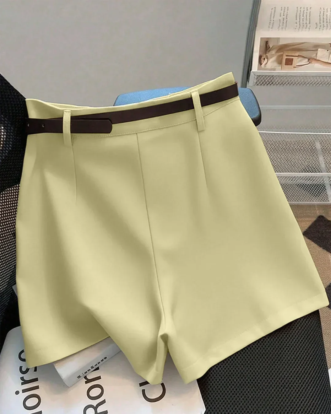 High-Waist Pleated Tailored Shorts Without Belt in French Vanilla - Image 2
