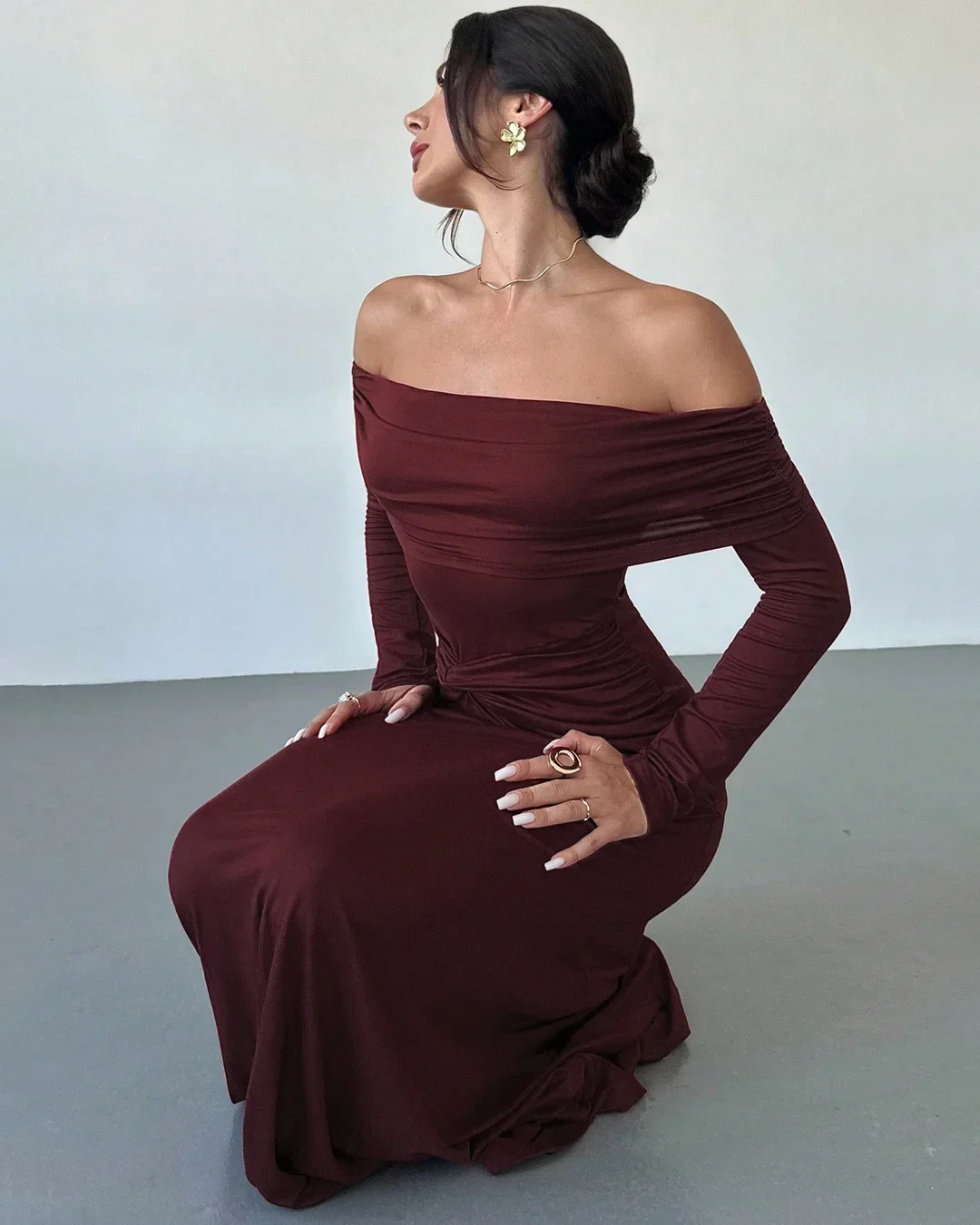 Maroon Off-Shoulder Ruched Waist A-Line Twist Maxi Dress - Image 3