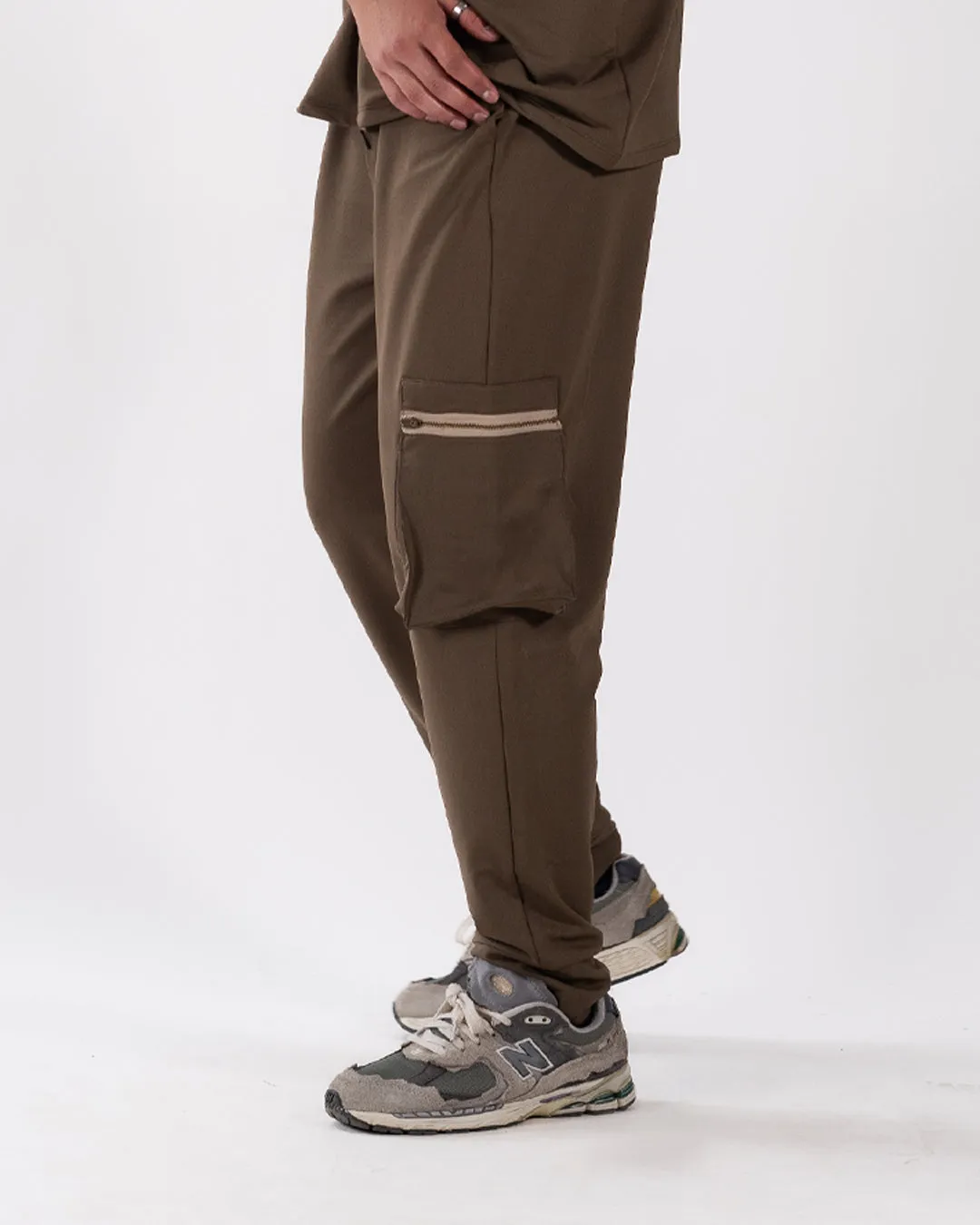 Men Crew Neck Short Sleeve Flap Pocket Drawstring Casual Comfortable Set in Chocolate Brown - Image 3