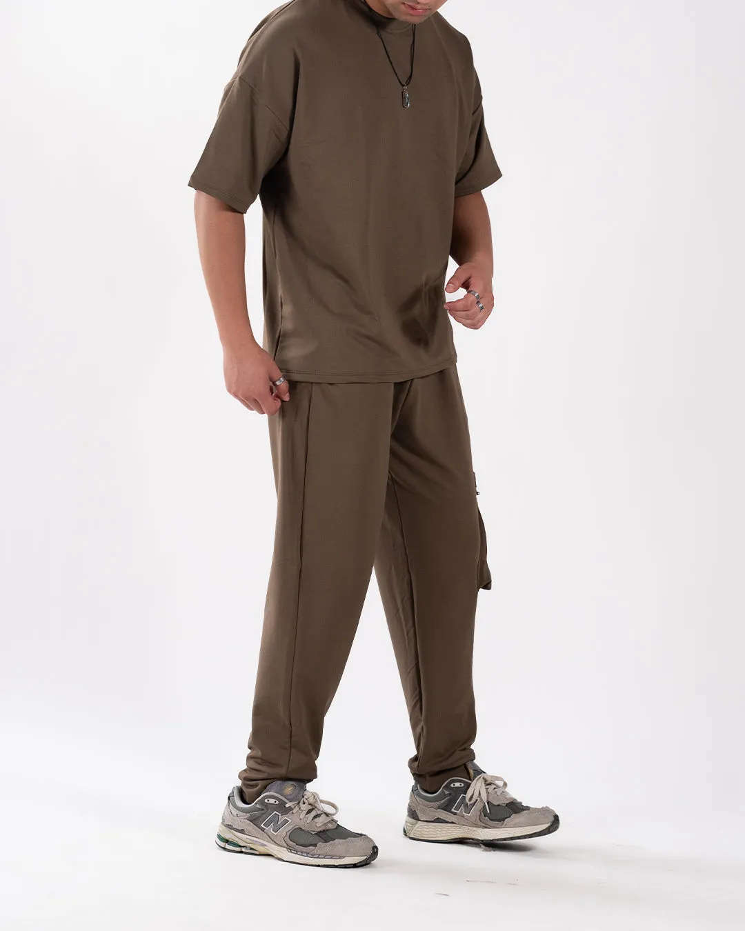 Men Crew Neck Short Sleeve Flap Pocket Drawstring Casual Comfortable Set in Chocolate Brown - Image 4