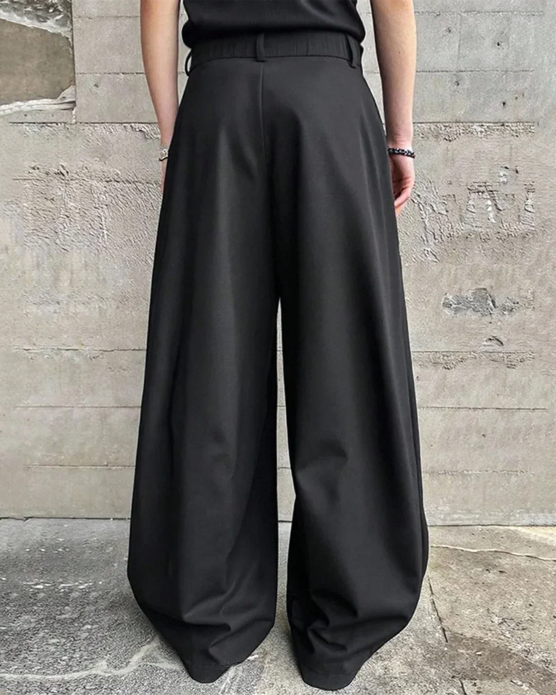 Men High-Waisted Pleated Wide-Leg Loose Casual Trousers in Black - Image 2