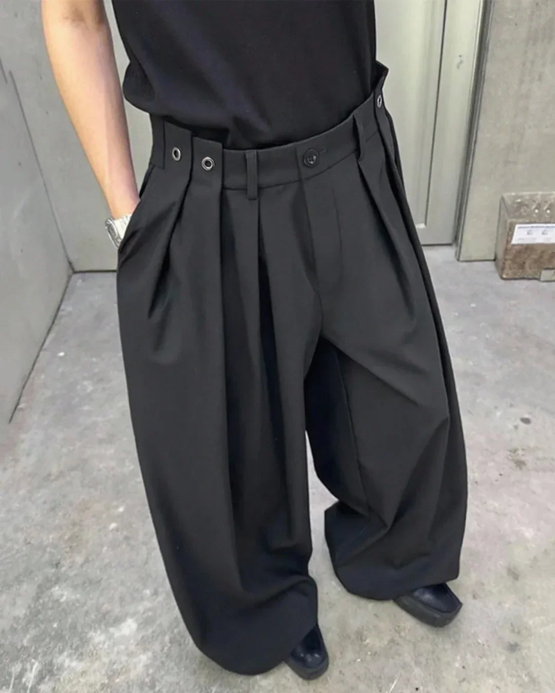 Men High-Waisted Pleated Wide-Leg Loose Casual Trousers in Black - Image 3