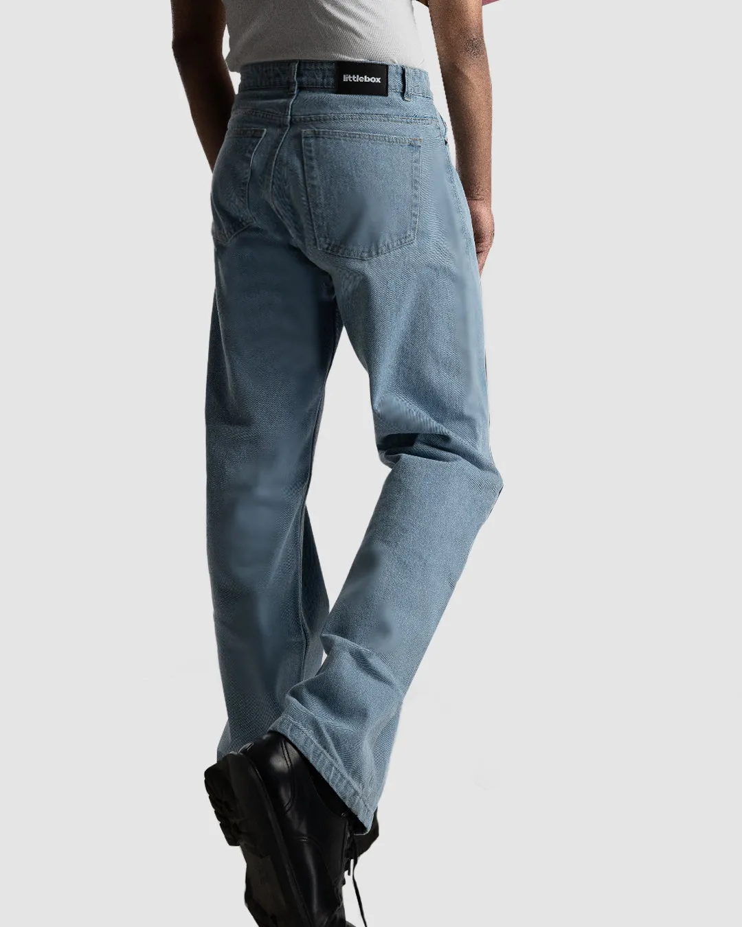 Men Loose Fit Mid Rise Light Blue Jeans - Image 2