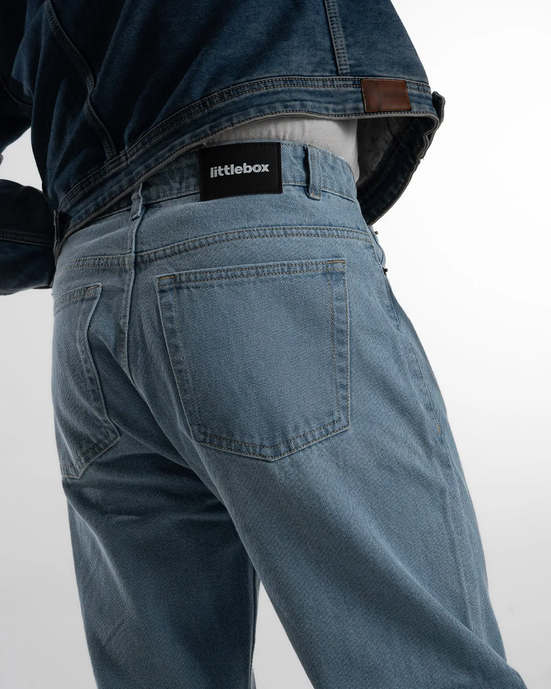 Men Loose Fit Mid Rise Light Blue Jeans - Image 3