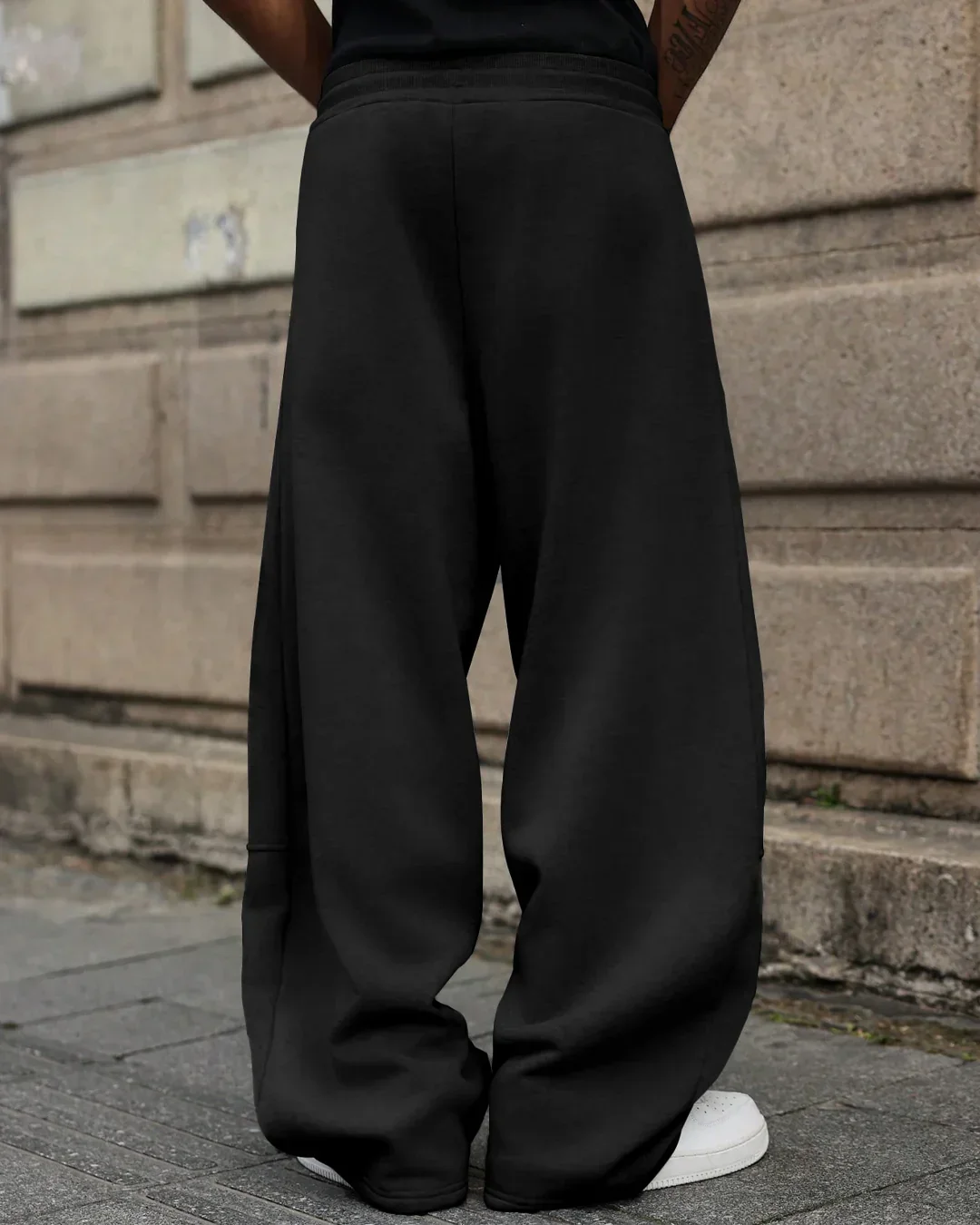 Men Oversized Drawstring Sweat Pants in Black - Image 2