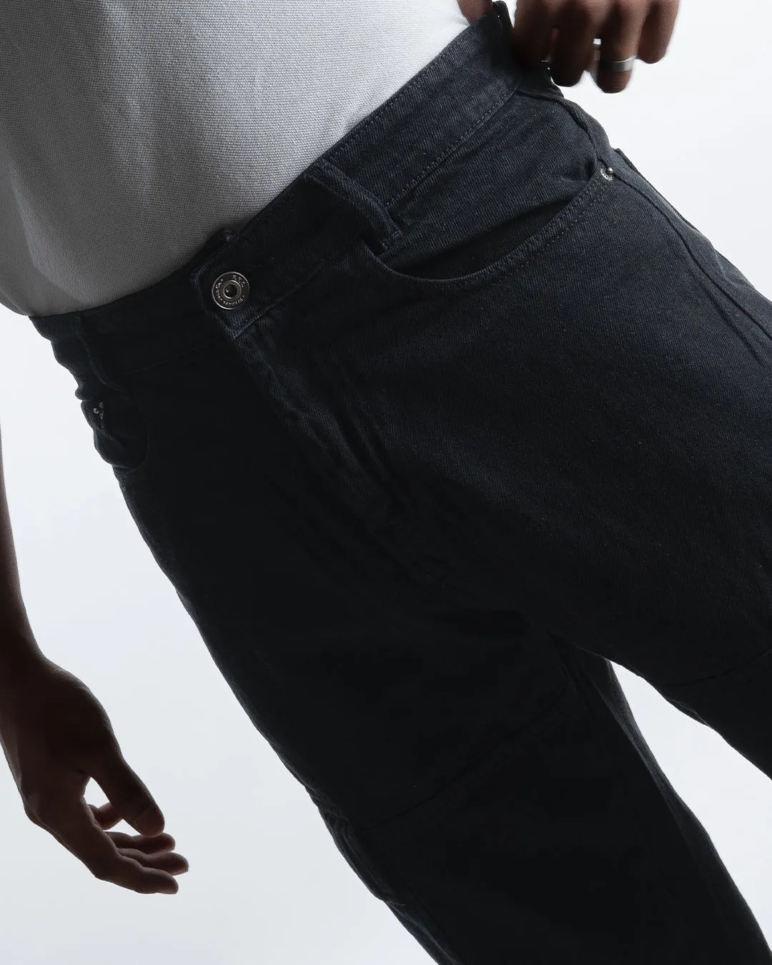 Men Straight Fit High-Rise Black Cargo Jeans - Image 2