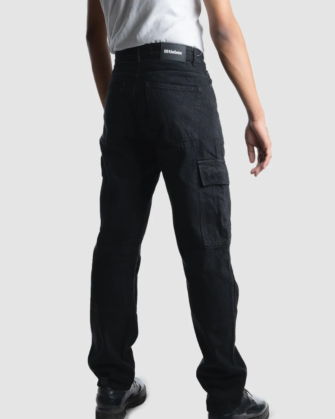 Men Straight Fit High-Rise Black Cargo Jeans - Image 3