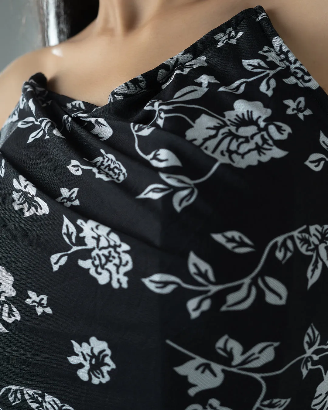 Mesh Floral Print Strapless Corset Top In Black - Image 4