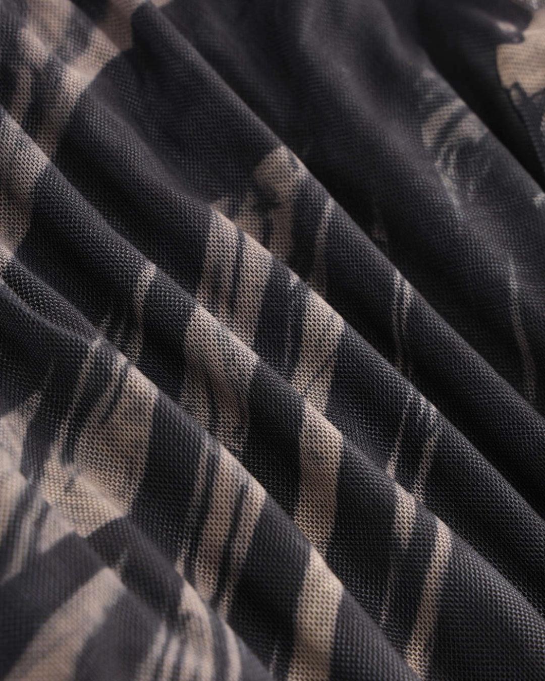 High Neck Slim Fit Abstract Pattern Maxi Dress - Image 3