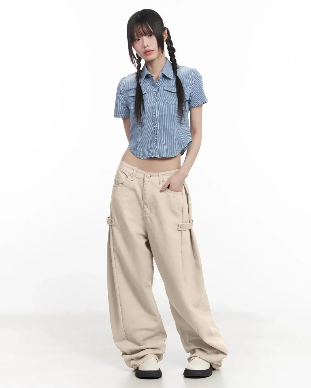 Mid-Rise Cargo Wide-Leg Trouser in Apricot - Image 3