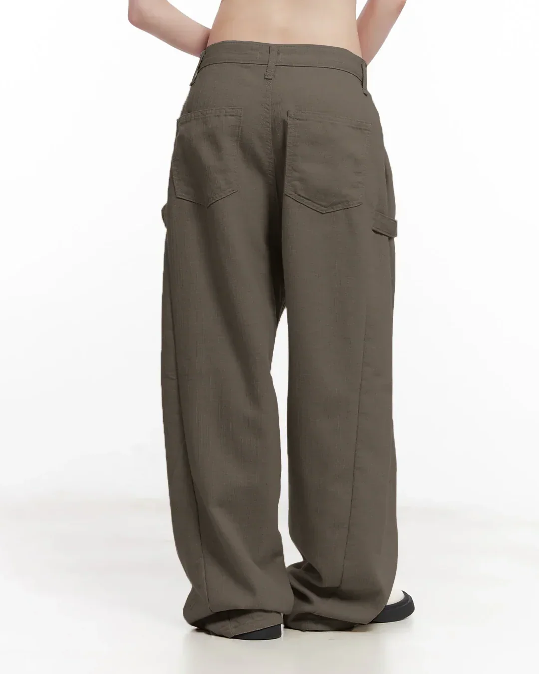 Mid-Rise Cargo Wide-Leg Trouser in Grey - Image 4