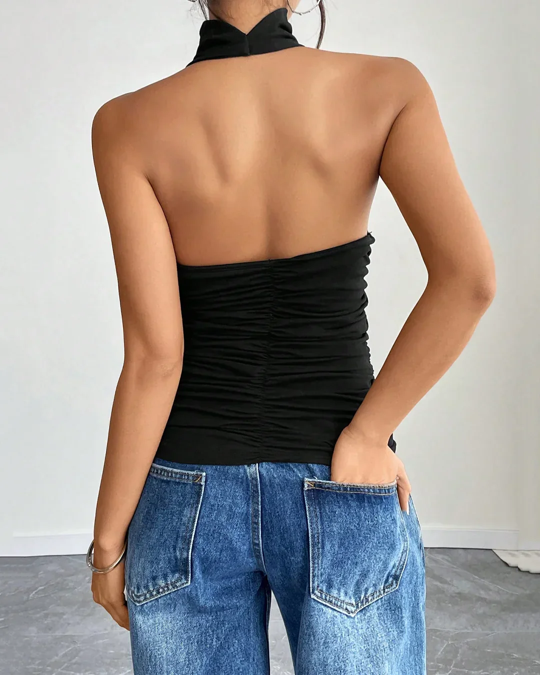 Minimalist Sleeveless High Neck Tank Top in Black - Image 3