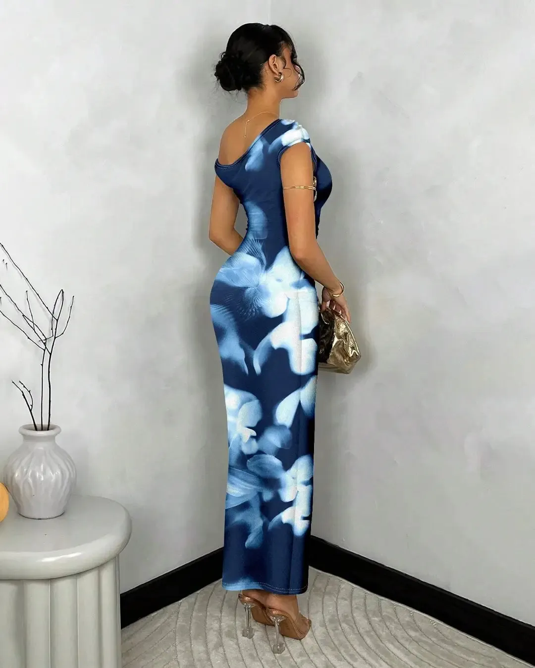 Oblique-Shoulder Asymmetrical Printed Bodycon Dress - Image 3