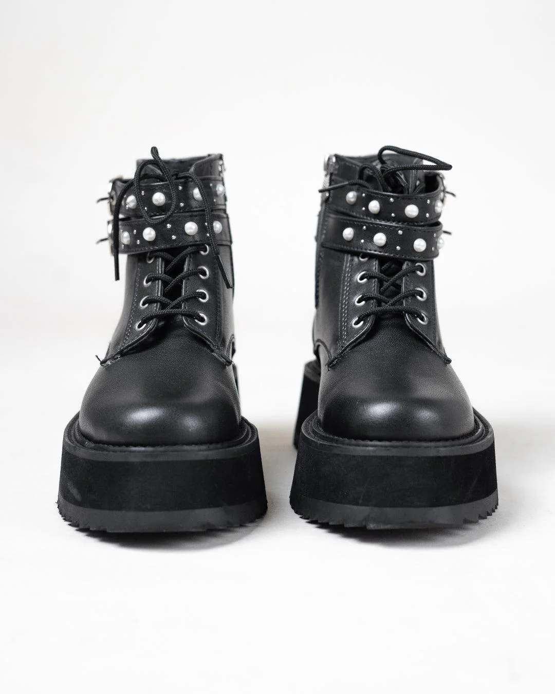 Off Duty Aesthetic Silver Studs Black Chunky Boots - Image 4