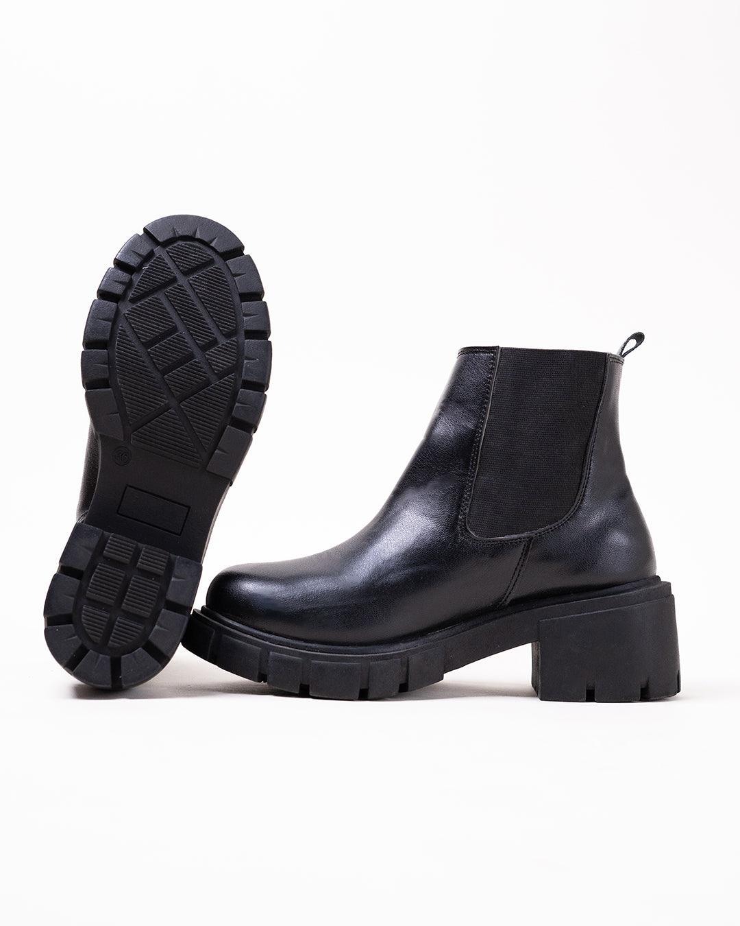 Off Duty Model Aesthetics Black Chelsea Boots With Track Soles - Image 5
