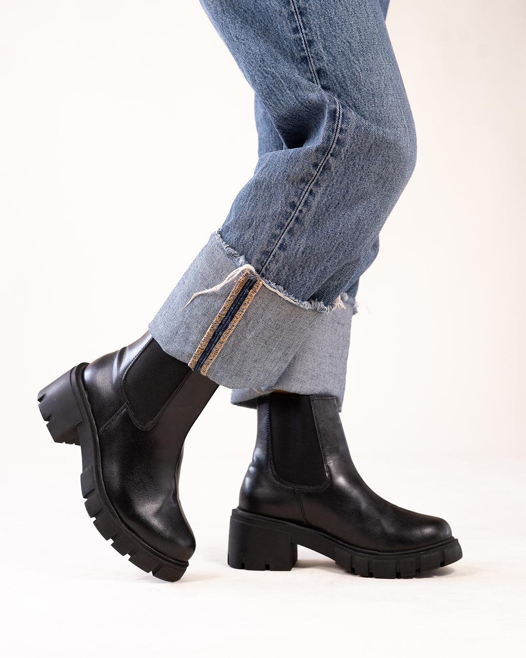 Off Duty Model Aesthetics Black Chelsea Boots With Track Soles - Image 7