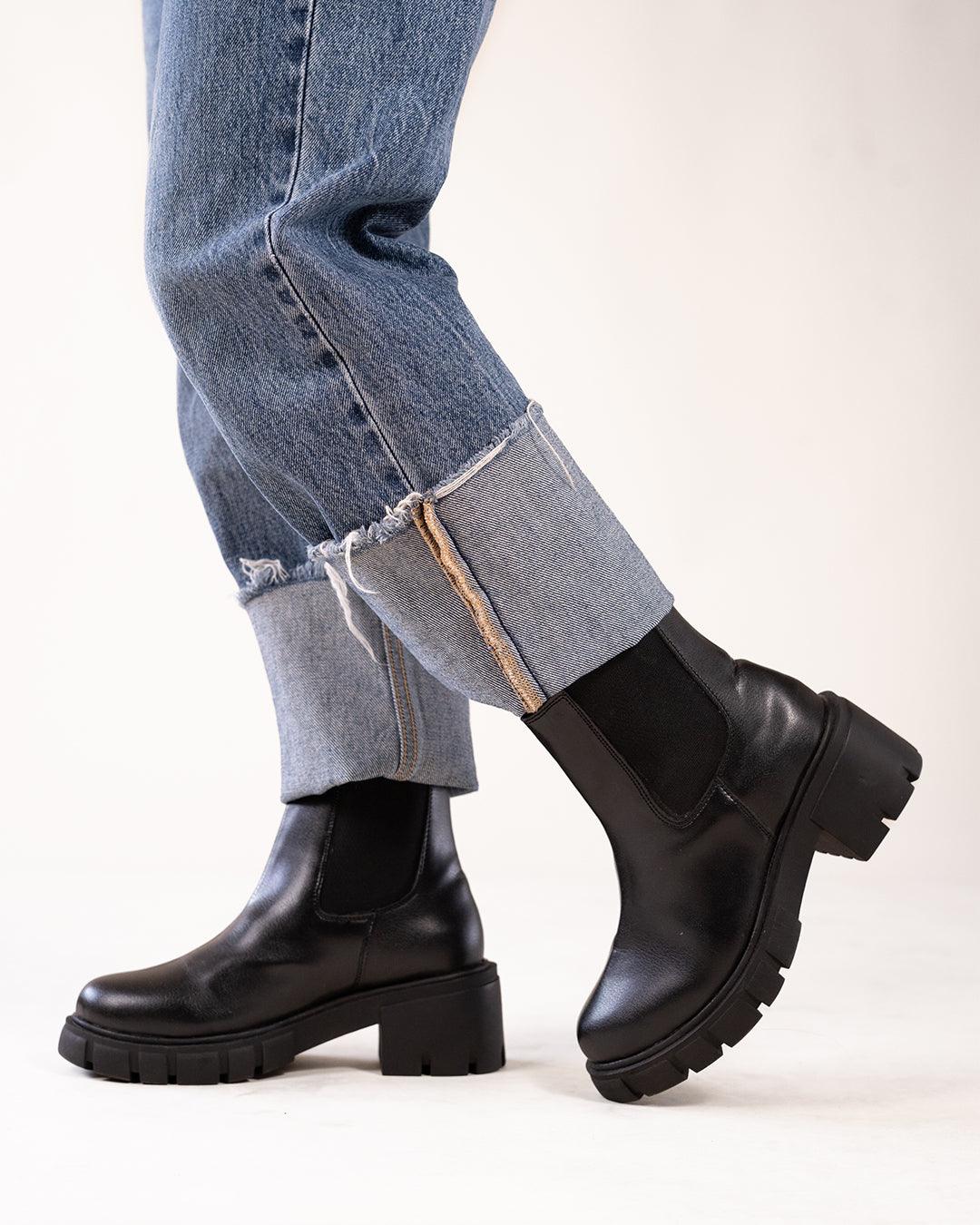 Off Duty Model Aesthetics Black Chelsea Boots With Track Soles - Image 8