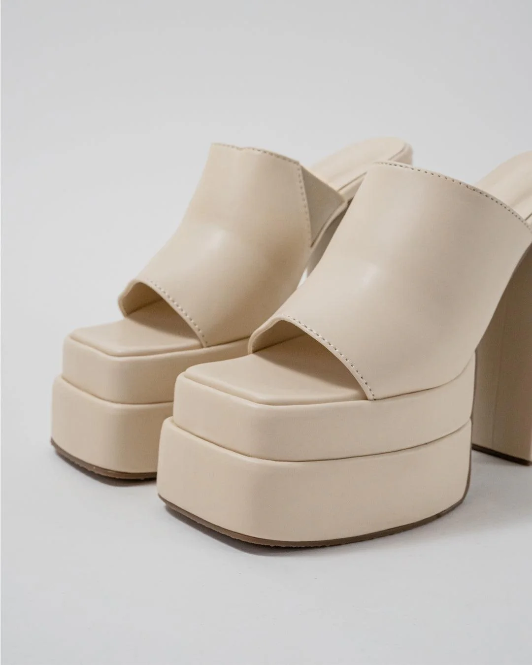 Open Toe Platform Heels in Off White Block Heel Style - Image 5
