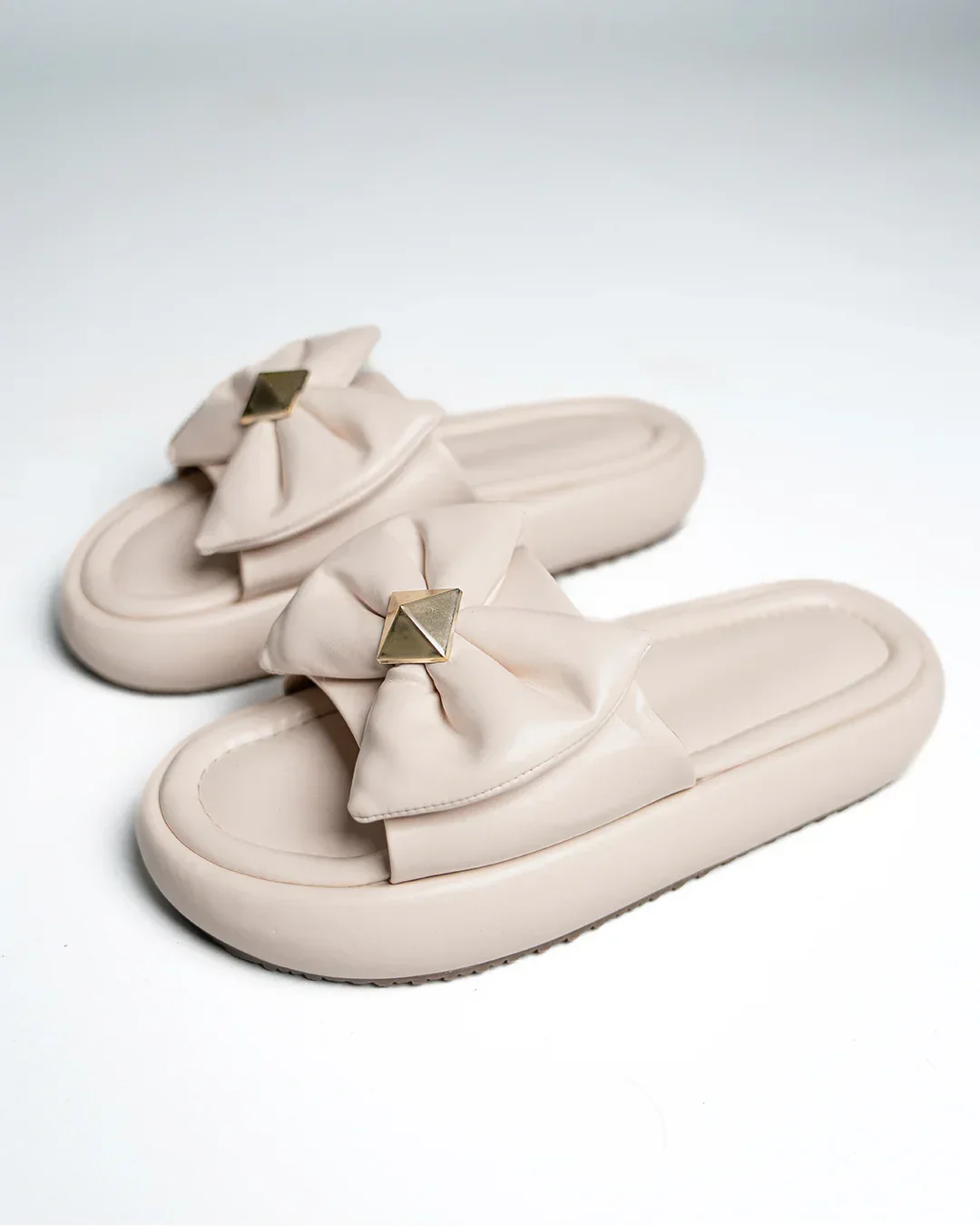 Quilted Slide Sandals With Bow And Gold Charm Detail - Image 5
