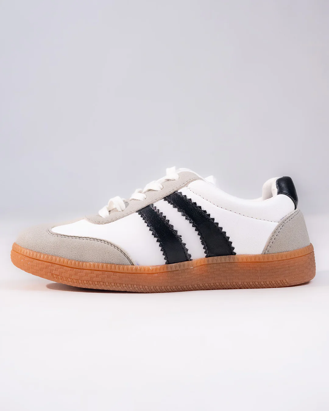 Retro Style Gum Sole Sneakers in White - Image 4