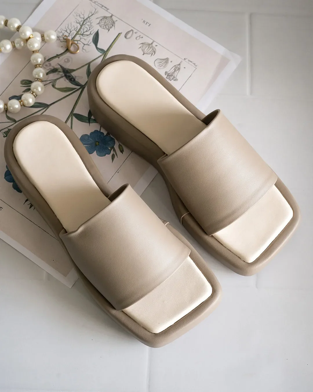 Retro vibe new york city girl flatform flats - Image 2