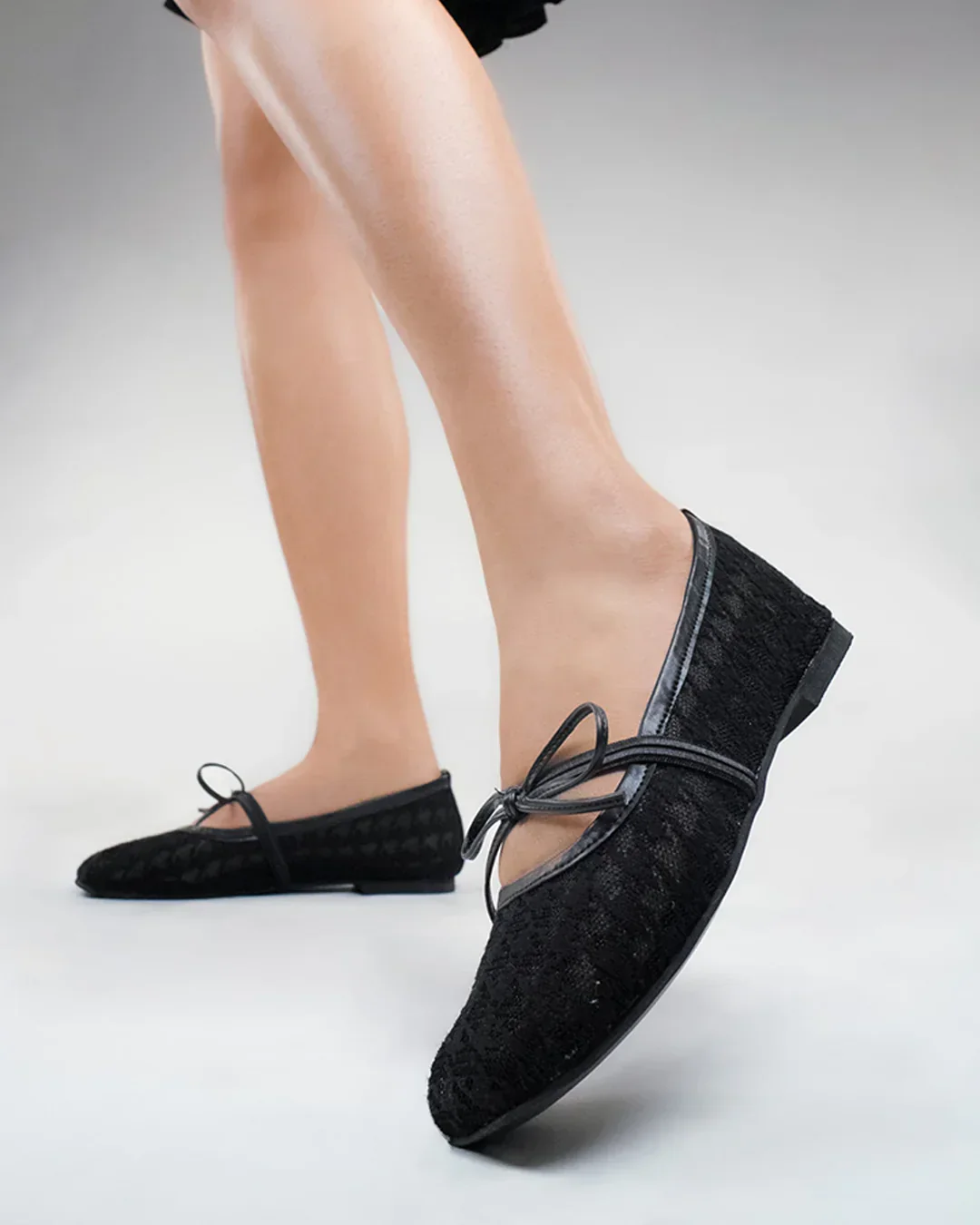 Round Toe Lace Casual Ballet Flats in Black - Image 2