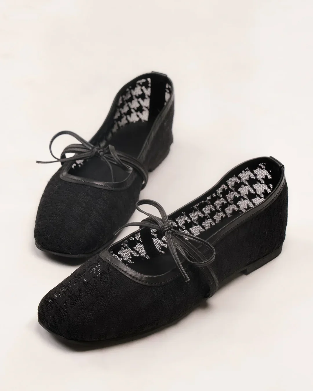 Round Toe Lace Casual Ballet Flats in Black - Image 3