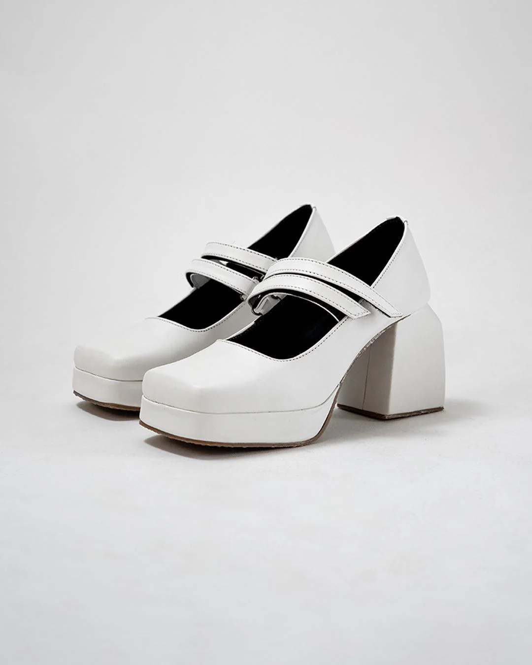 Seoul City Aesthetics White Platform Pumps - Image 3