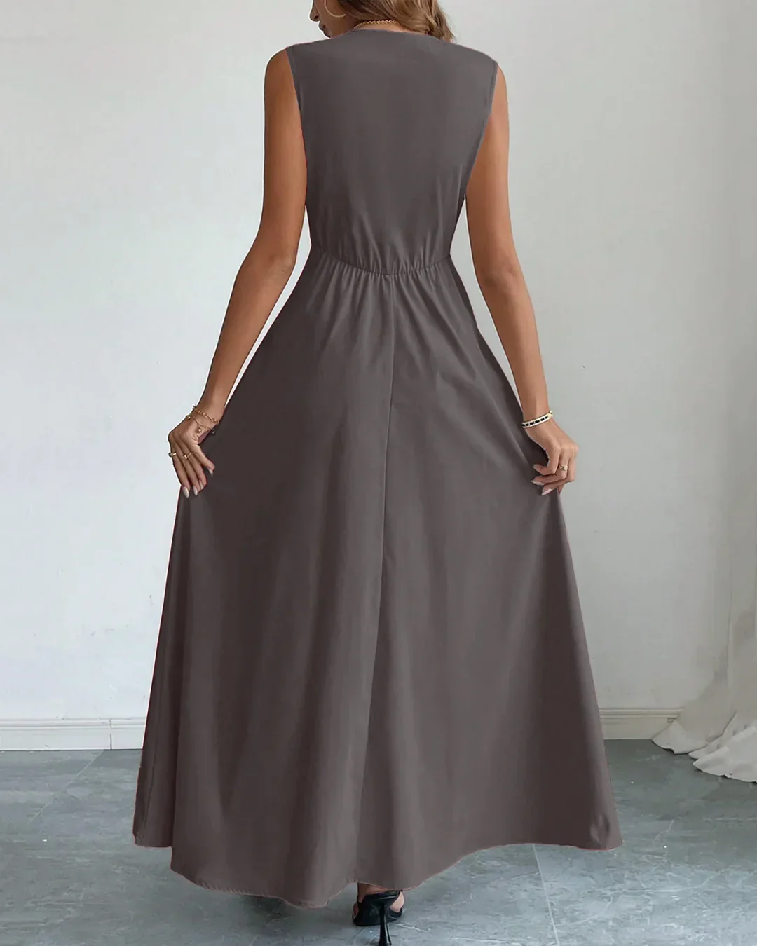 Sleeveless Fit & Flare Maxi Dress in Plum Kitten - Image 3