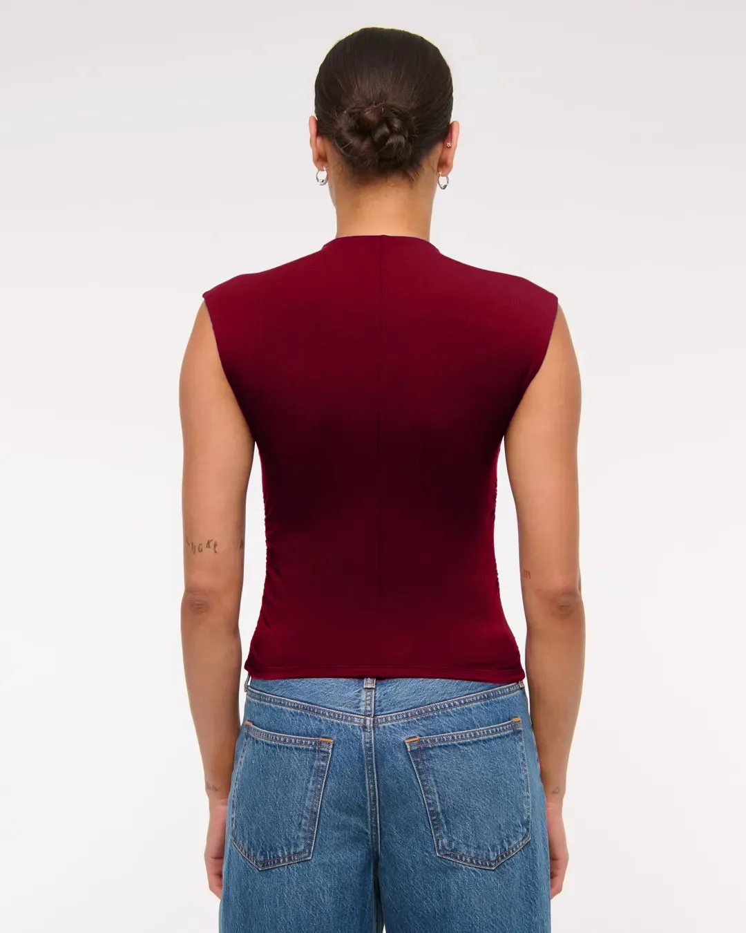 Sleeveless Mock Neck Ruched Fitted Top In Burgundy - Image 3