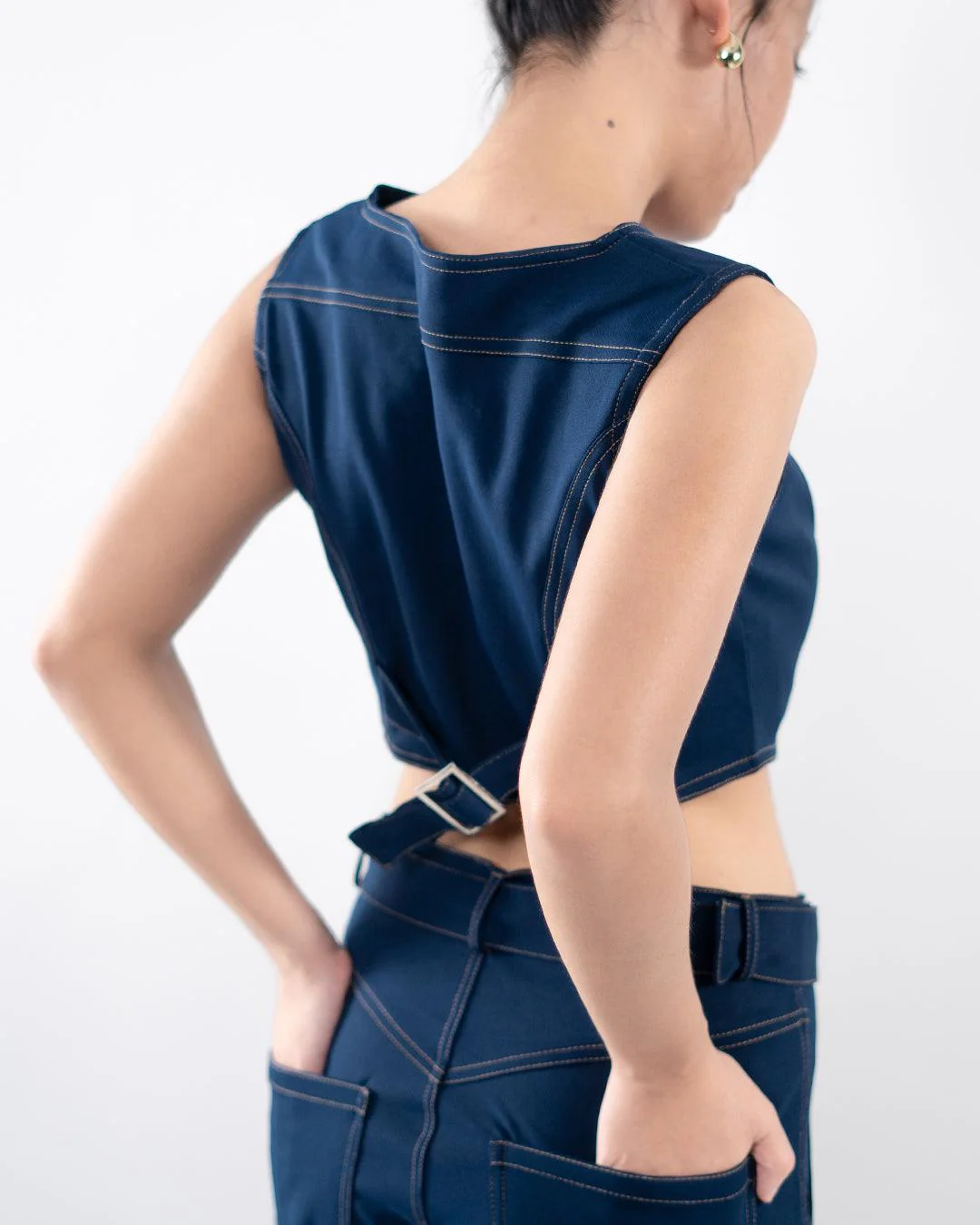 Solid Fitted Top & High Waist Flared Blue Jeans with Insert Pockets - Image 3