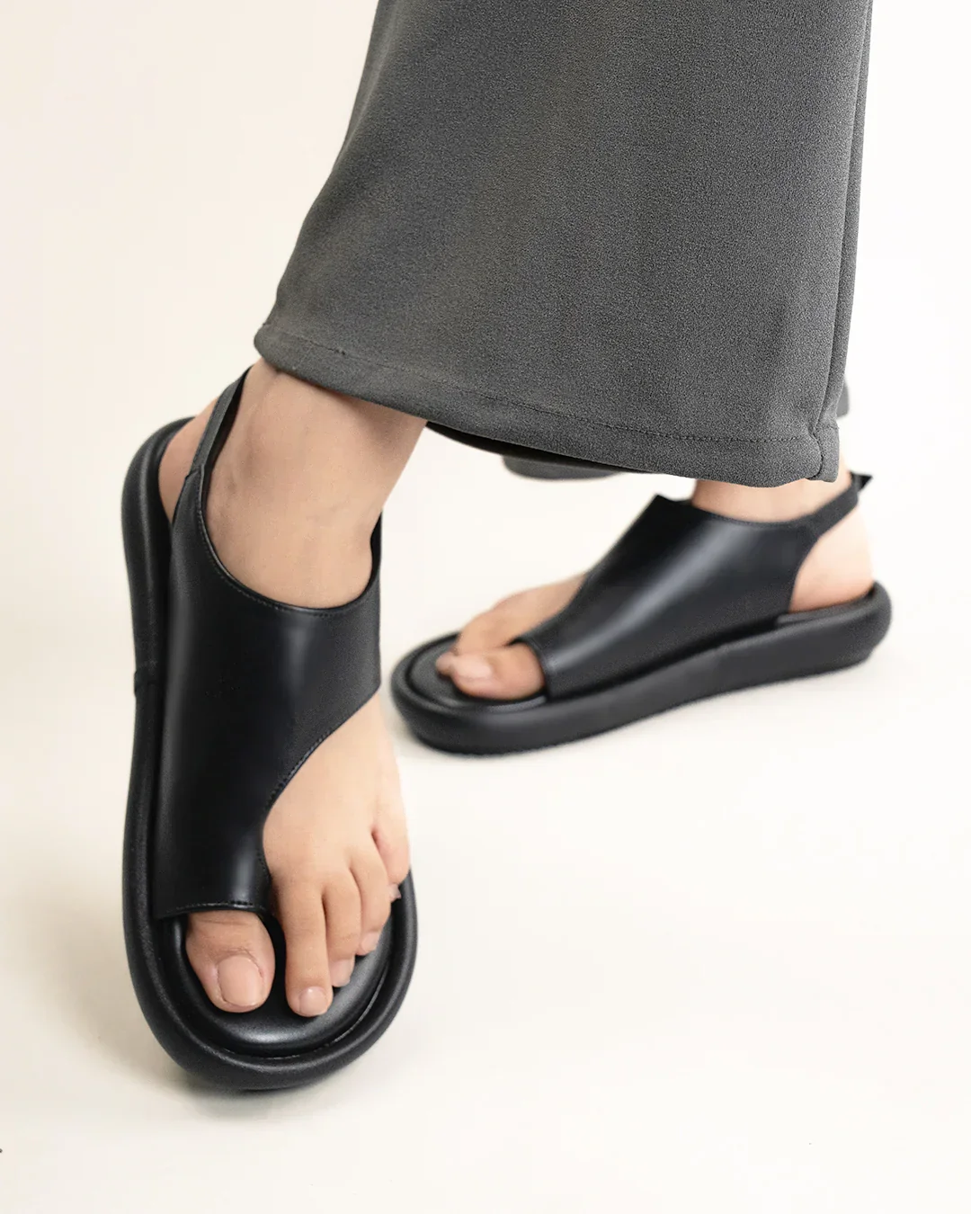 Women Black Toe Ring Flatforms - Image 2